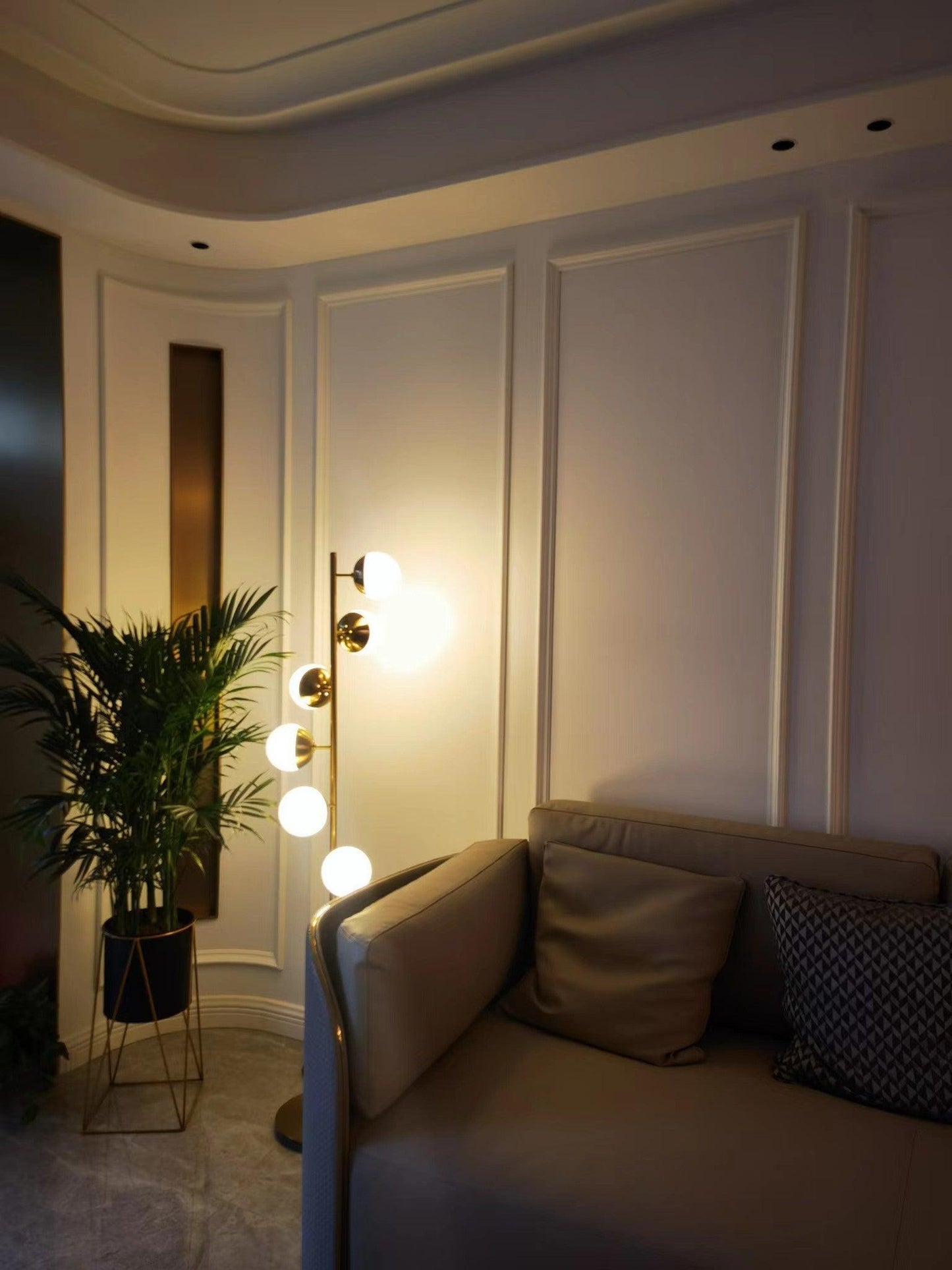 Lampe Arbre LED Doppler – Élégance Moderne avec Boules en Verre