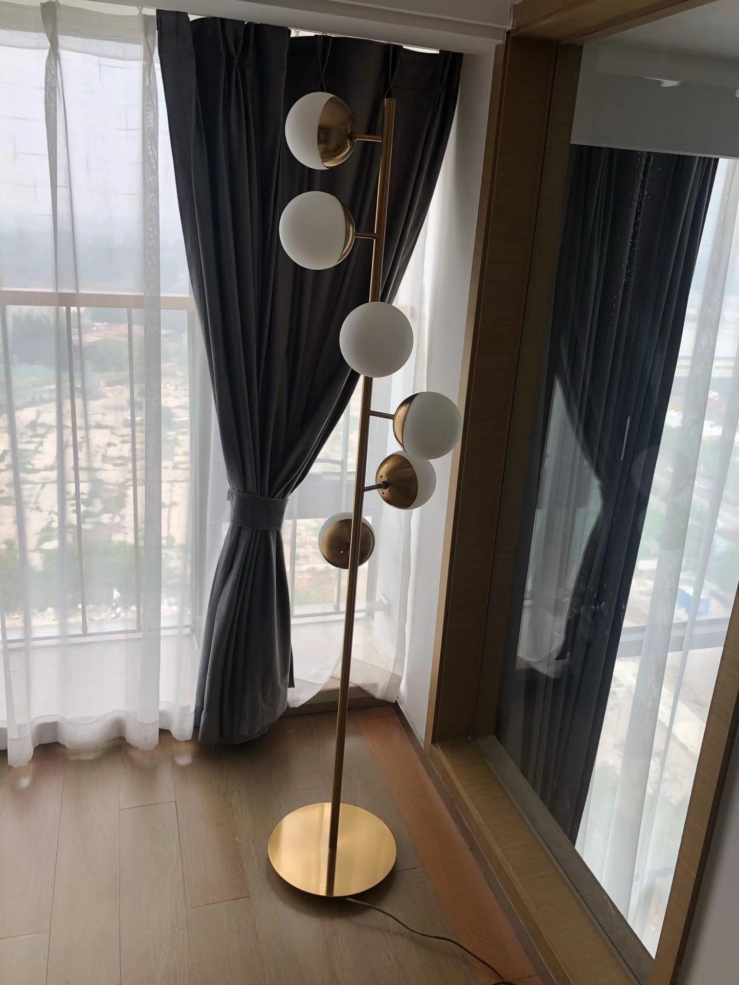 Lampe Arbre LED Doppler – Élégance Moderne avec Boules en Verre