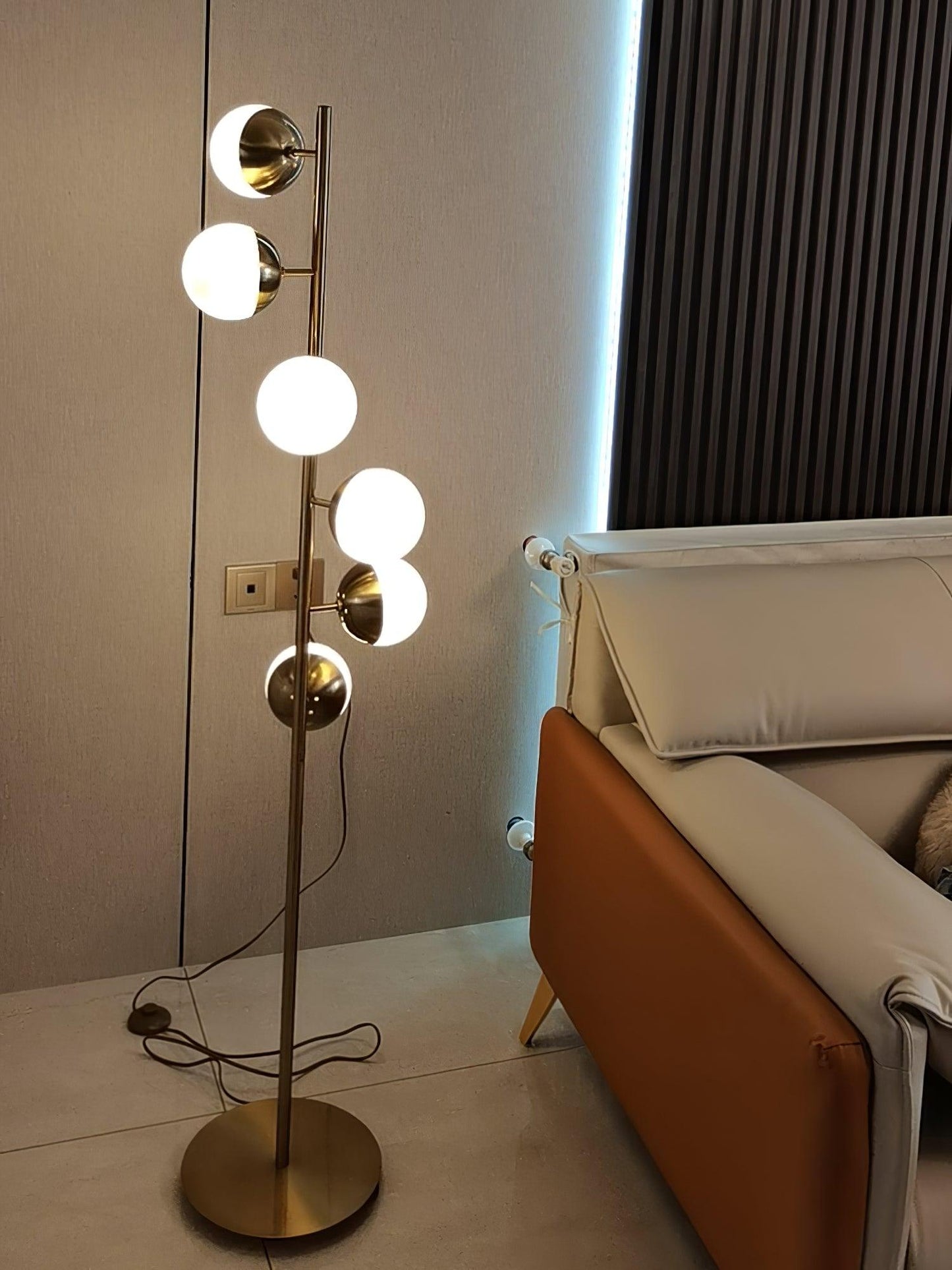 Lampe Arbre LED Doppler – Élégance Moderne avec Boules en Verre