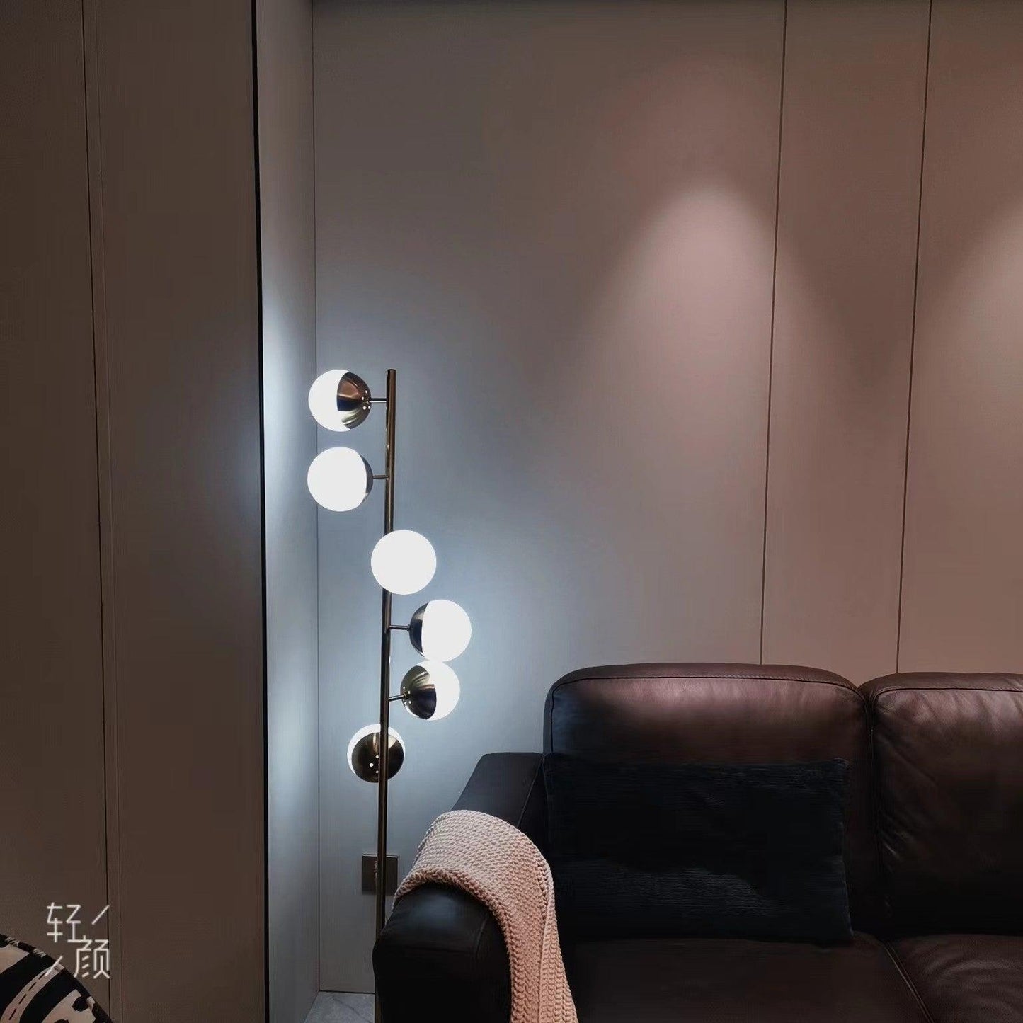 Lampe Arbre LED Doppler – Élégance Moderne avec Boules en Verre