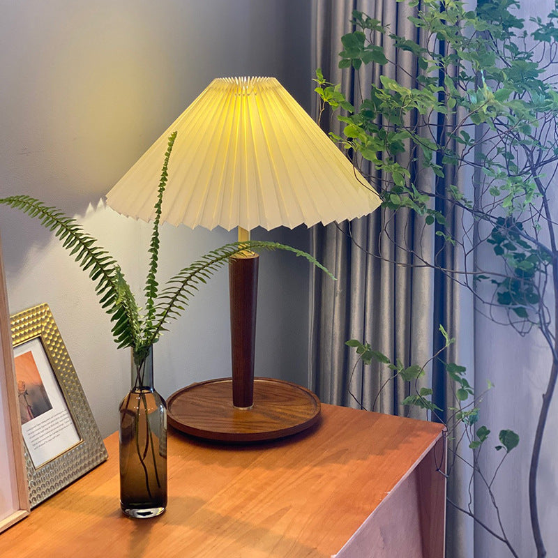 Lampe de Table Vintage en Bois Plissé – Charme Classique et Fonctionnalité Moderne