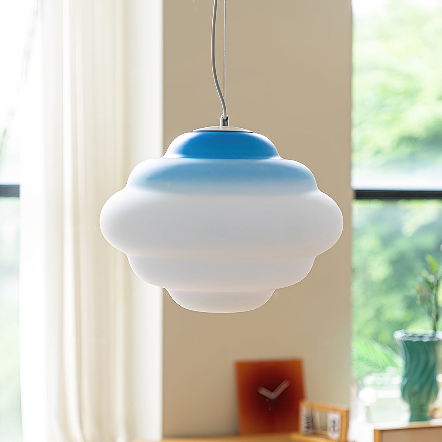 Suspension Gradient Cloudy en Verre Mat - Éclairage LED Décoratif Coloré
