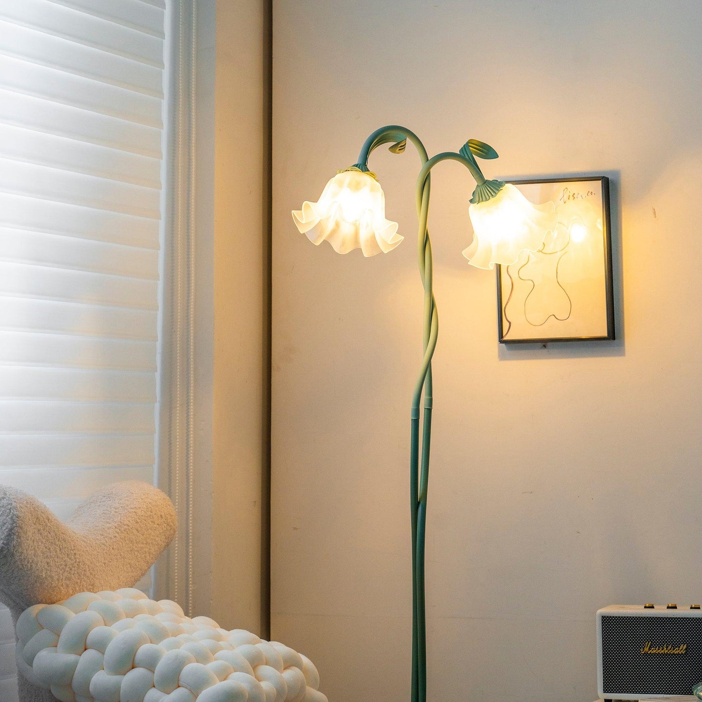 Lampadaire Calla Flowers – Éclairage Élégant avec Fleurs Blanches et Design Raffiné