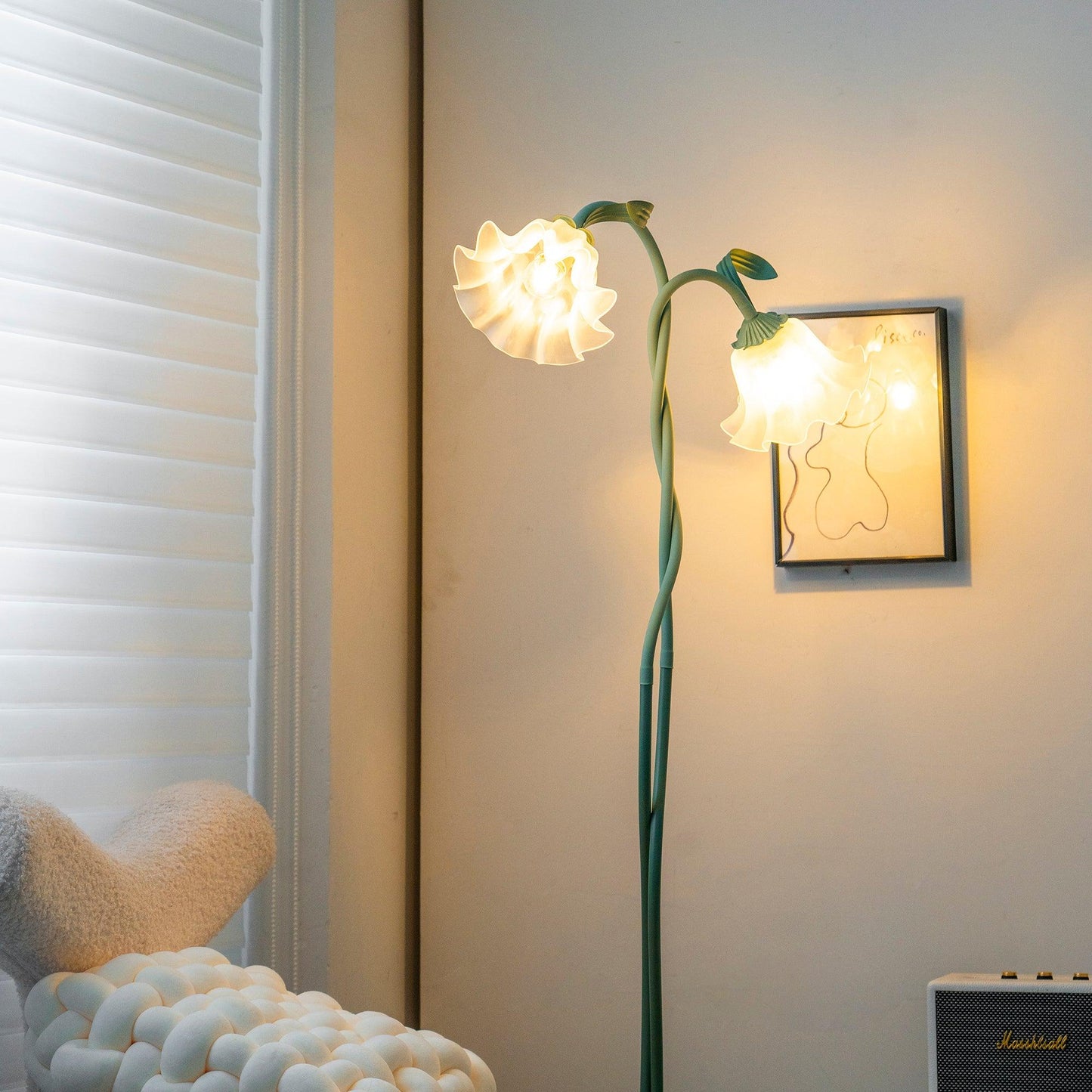 Lampadaire Calla Flowers – Éclairage Élégant avec Fleurs Blanches et Design Raffiné