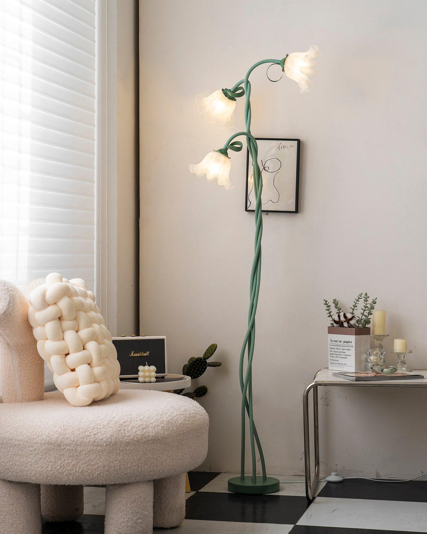 Lampadaire Calla Flowers – Éclairage Élégant avec Fleurs Blanches et Design Raffiné