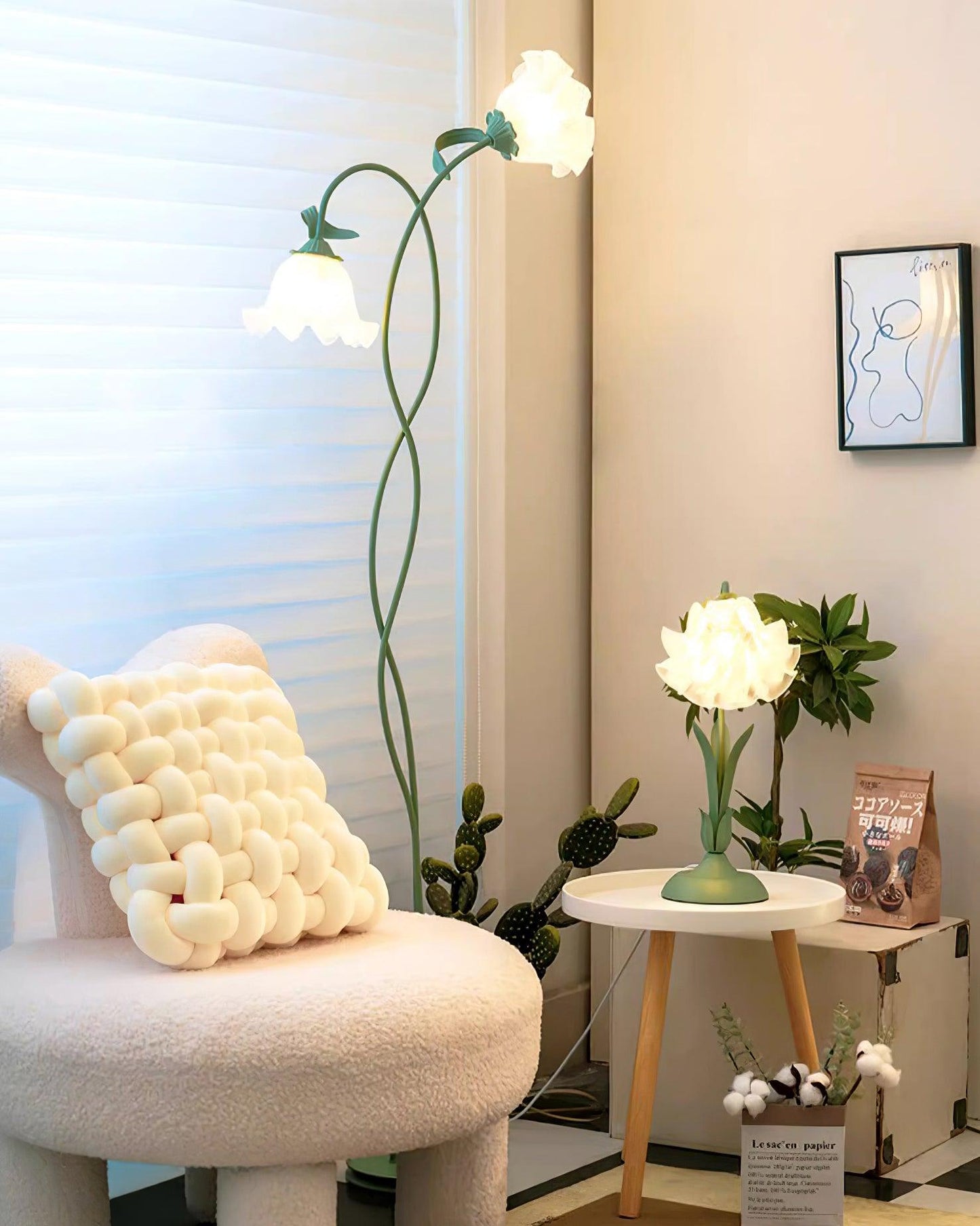 Lampadaire Calla Flowers – Éclairage Élégant avec Fleurs Blanches et Design Raffiné