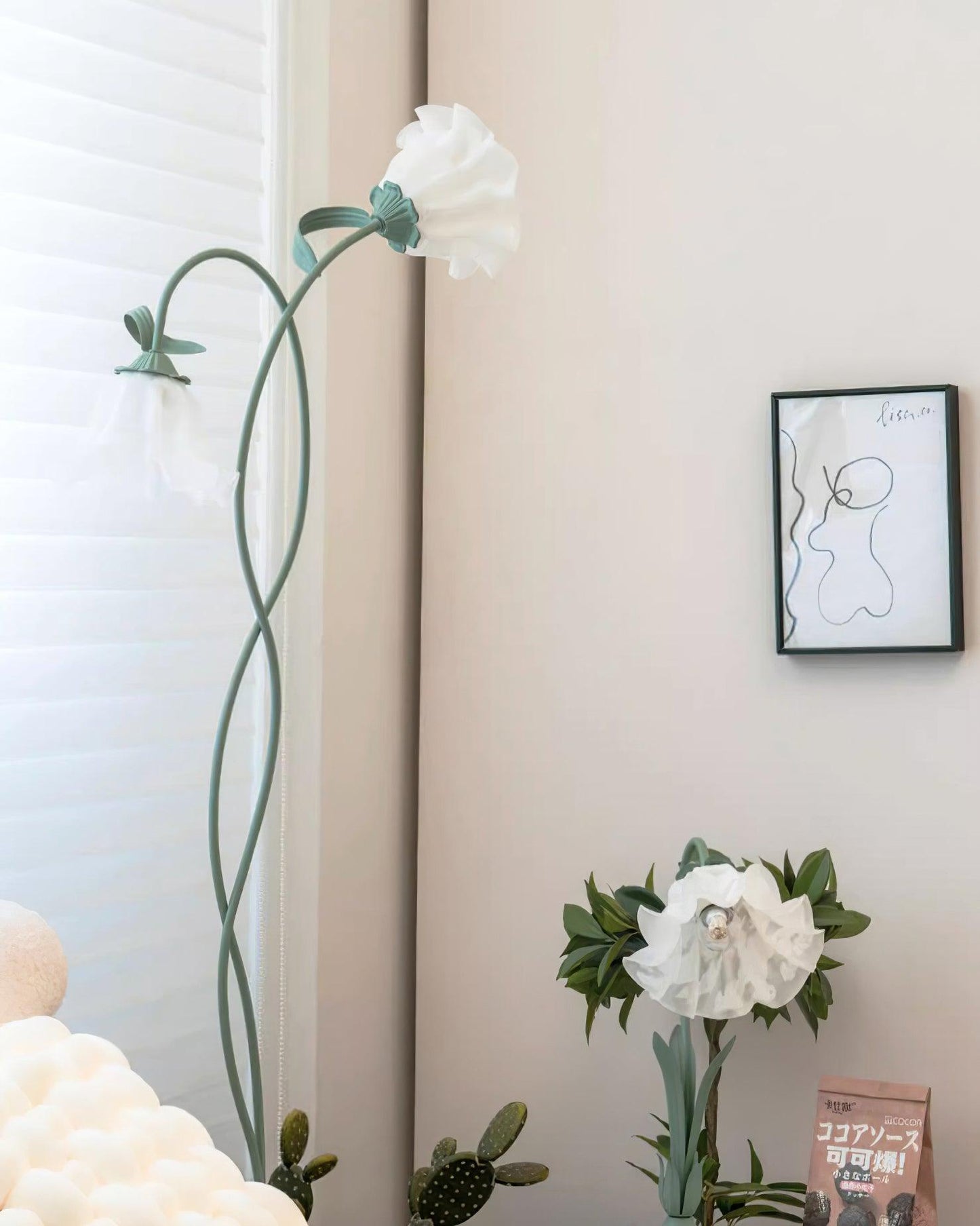 Lampadaire Calla Flowers – Éclairage Élégant avec Fleurs Blanches et Design Raffiné