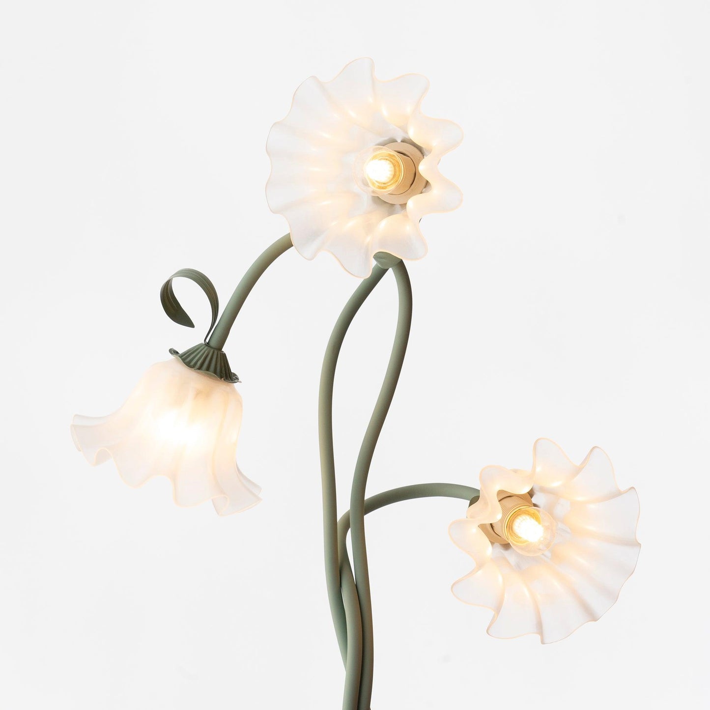 Lampadaire Calla Flowers – Éclairage Élégant avec Fleurs Blanches et Design Raffiné
