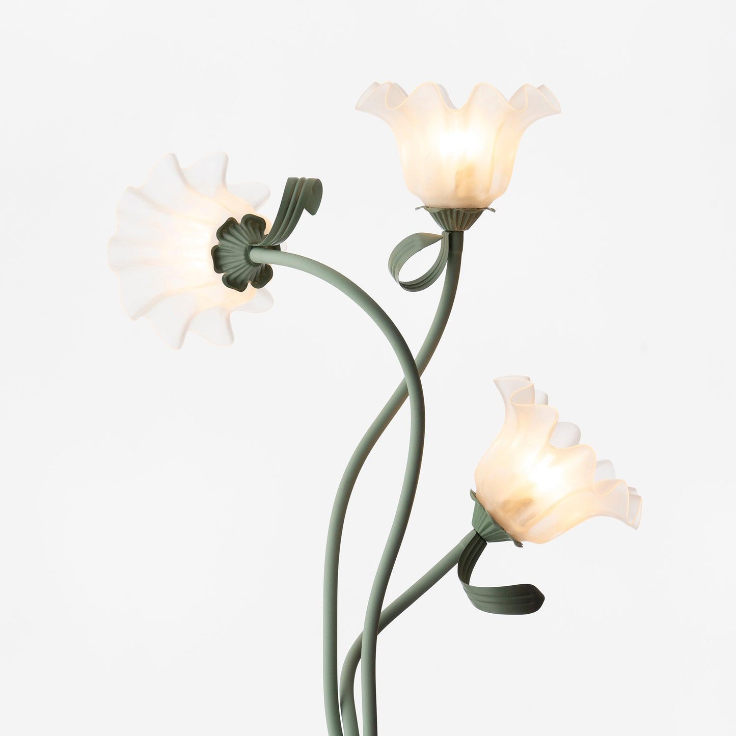 Lampadaire Calla Flowers – Éclairage Élégant avec Fleurs Blanches et Design Raffiné