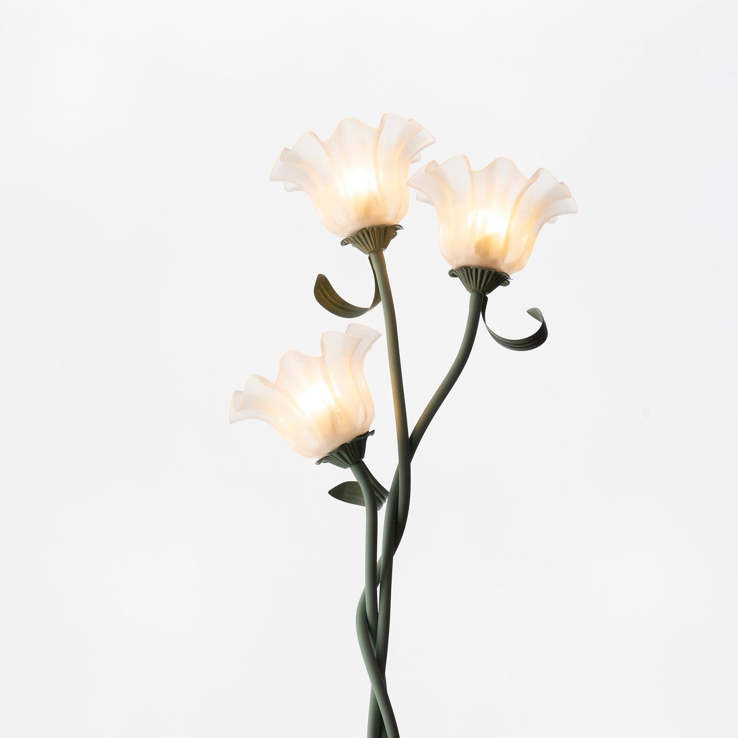 Lampadaire Calla Flowers – Éclairage Élégant avec Fleurs Blanches et Design Raffiné