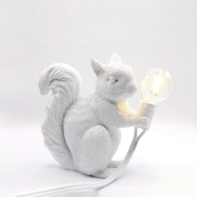 Lampe de table nordique design écureuil - Un charme ludique et une lumière douce