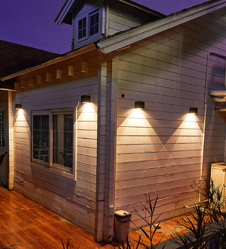 GlowBeam – Applique Murale Extérieure Élégante pour Éclairage d'Ambiance