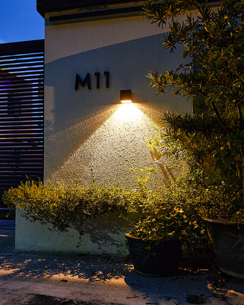 GlowBeam – Applique Murale Extérieure Élégante pour Éclairage d'Ambiance
