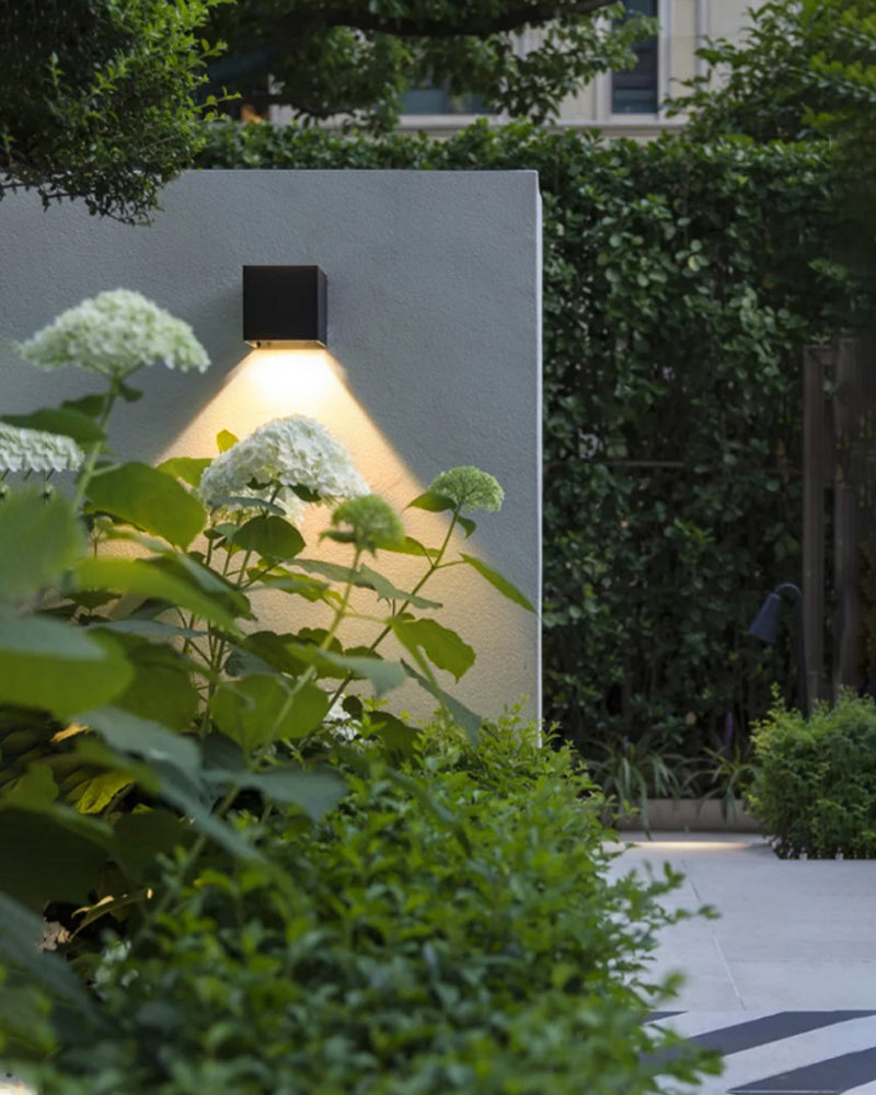 GlowBeam – Applique Murale Extérieure Élégante pour Éclairage d'Ambiance