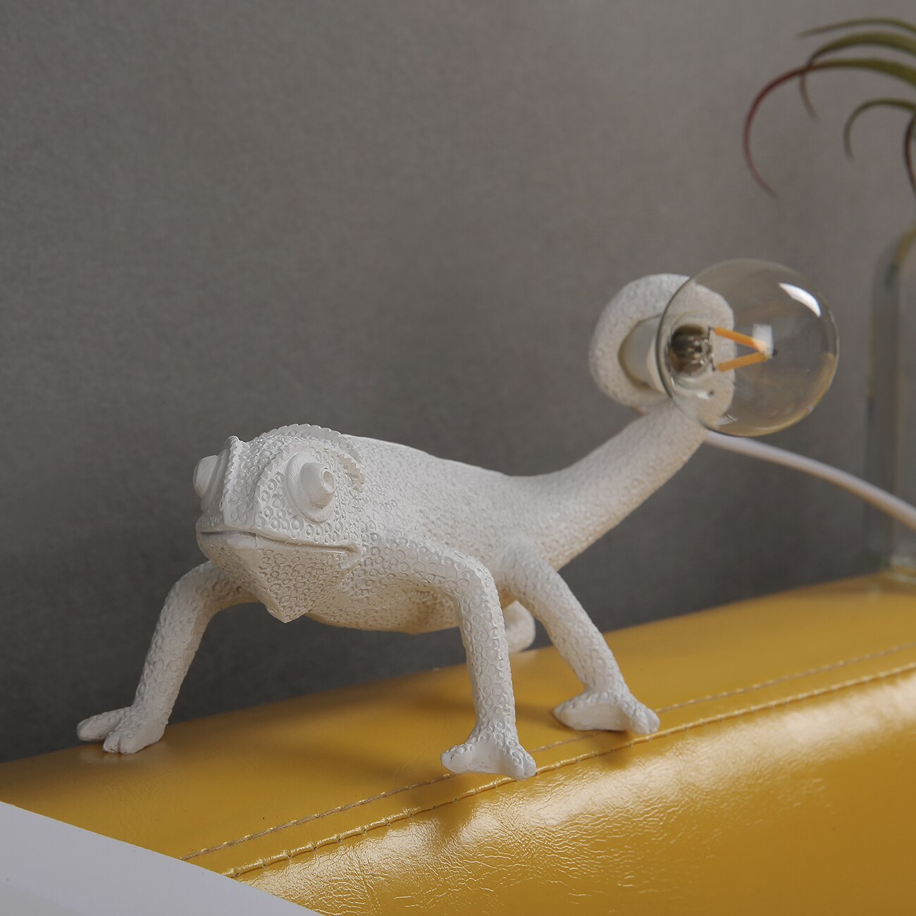 Lampe de Table Animalière en Résine - Lézard Unique et Élégant