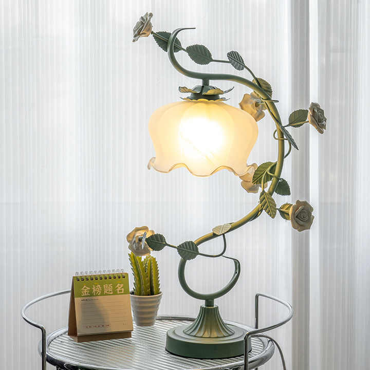 Lampe RoseGlo - Lampe Rose Élégante et Stylée avec Abat-jour en Verre, Éclairage Doux et Romantique