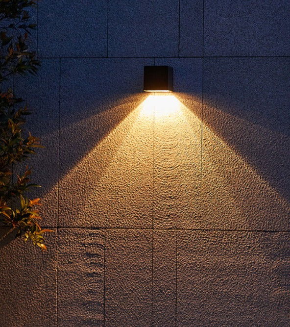 GlowBeam – Applique Murale Extérieure Élégante pour Éclairage d'Ambiance