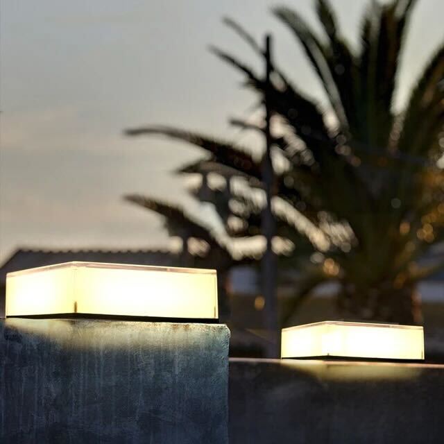 Lampe Solaire Moderne Extérieure – LED Étanche IP65, Écologique et Économique