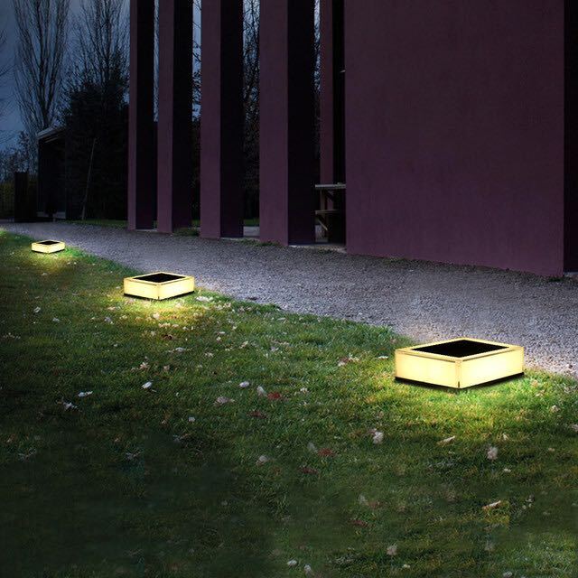 Lampe Solaire Moderne Extérieure – LED Étanche IP65, Écologique et Économique