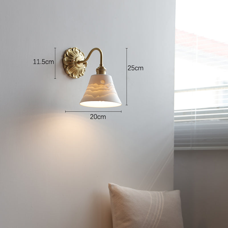 Applique Murale en Brassé et Céramique – Élégance Classique pour votre Intérieur