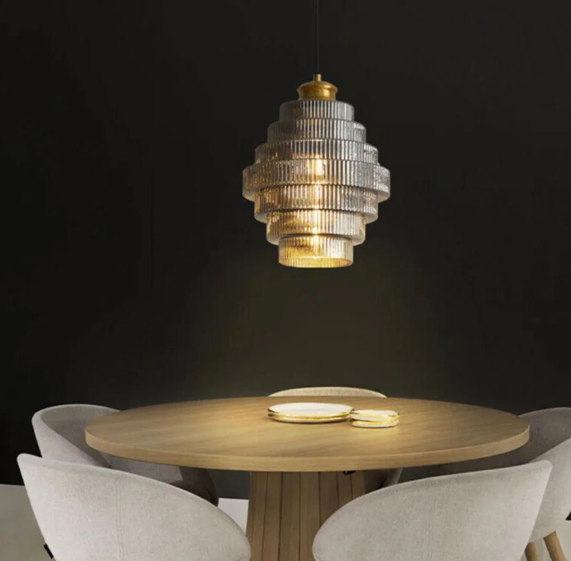 L'Éclat de Carafe – Suspension Lumineuse en Verre Élégante pour Ambiance Raffinée
