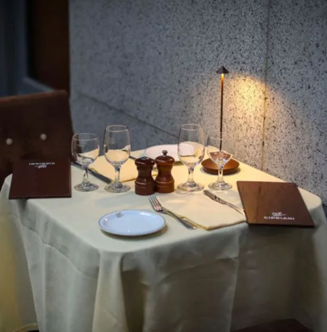 Lampe de Table LED Sans Fil – Design Moderne et Fonctionnel