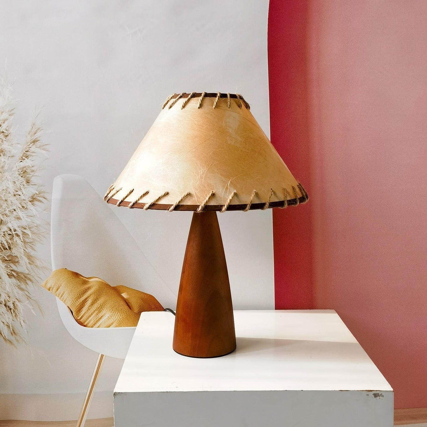 Lampe de Table en Bois Massif Style Century – Élégance Classique et Moderne