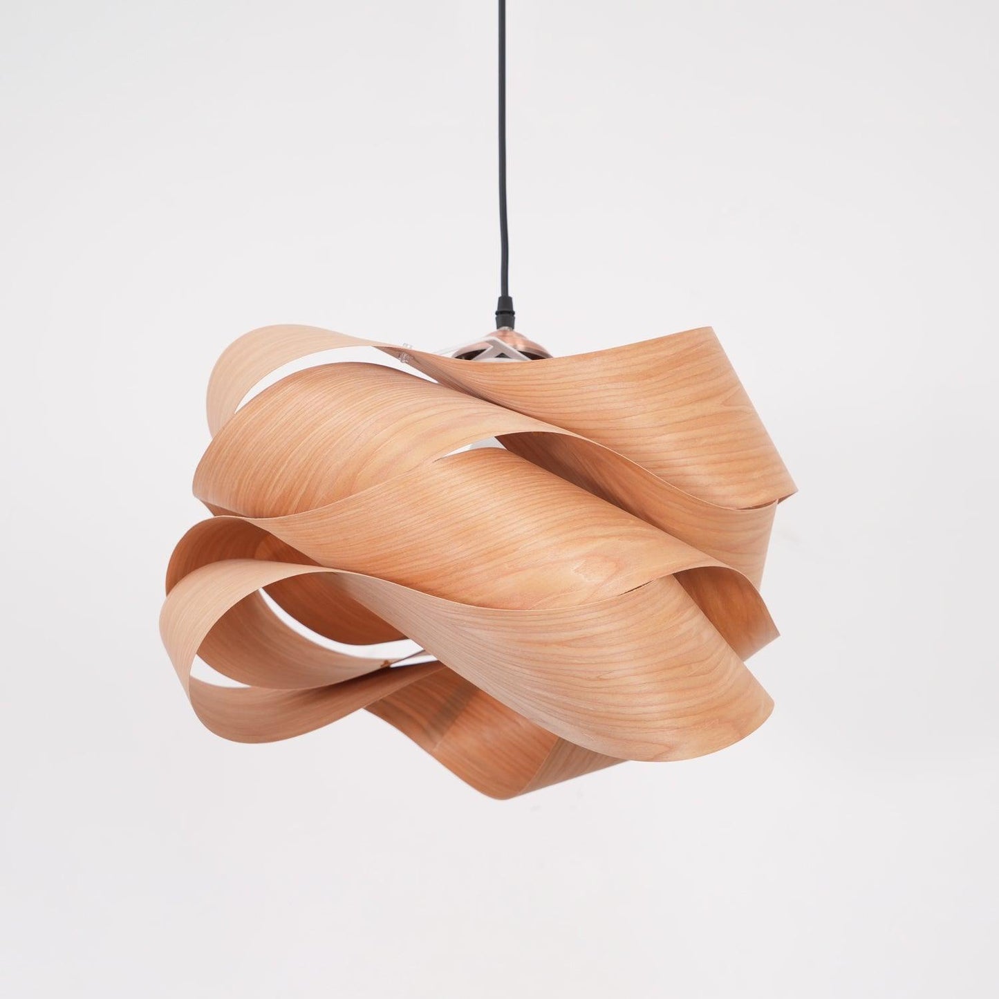 Suspension Link en Bois et Métal - Lampe Moderne à Lumière Douce pour Intérieur Élégant