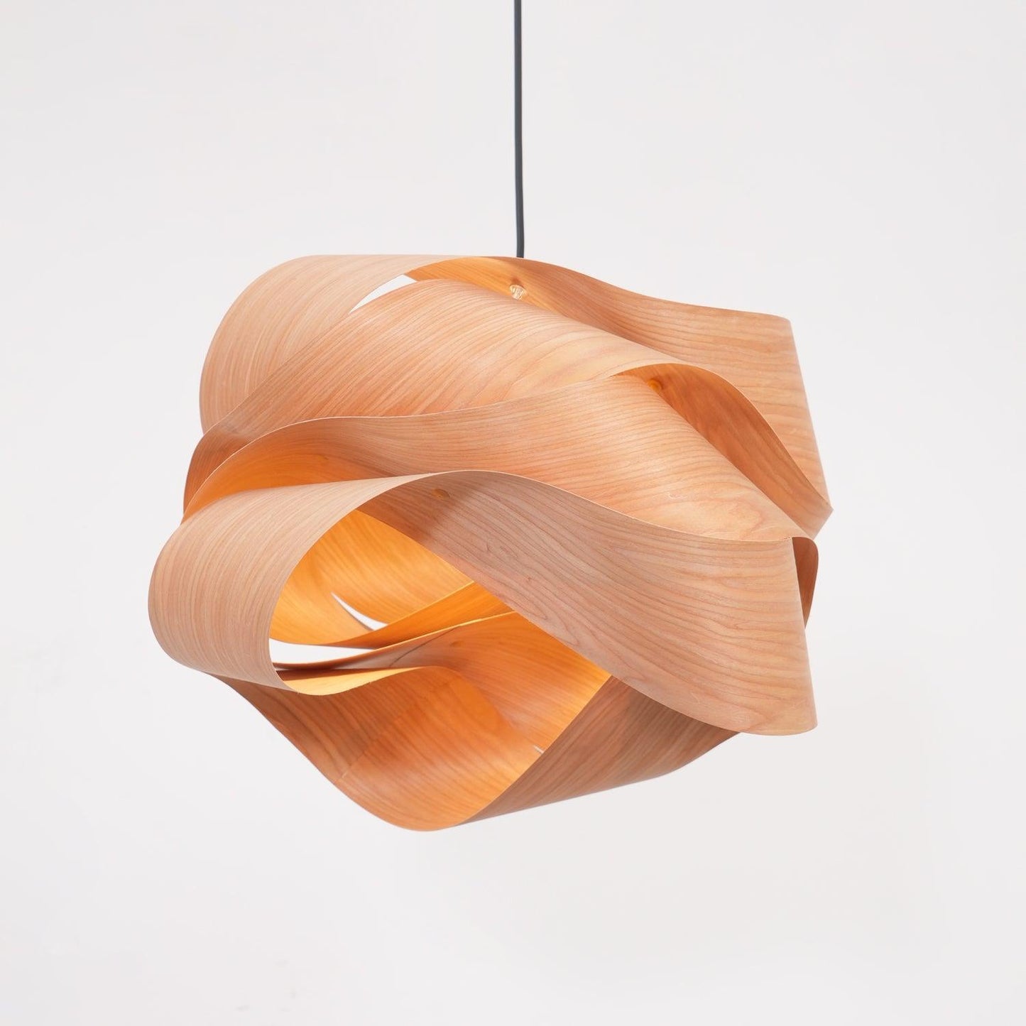 Suspension Link en Bois et Métal - Lampe Moderne à Lumière Douce pour Intérieur Élégant