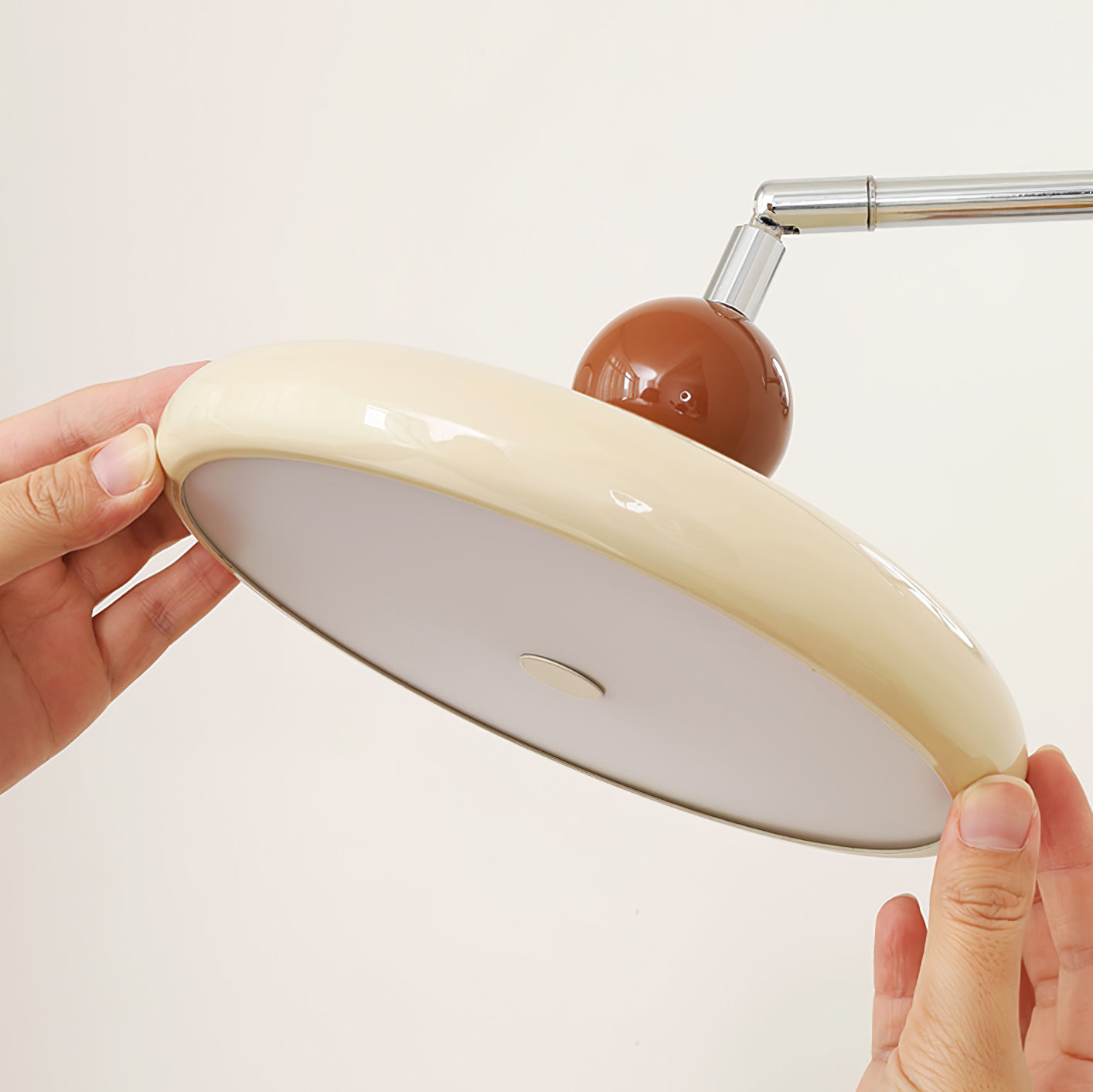 Lampe Murale Swing Arm Lola - Applique Moderne avec Bras Ajustable et LED Intégrée