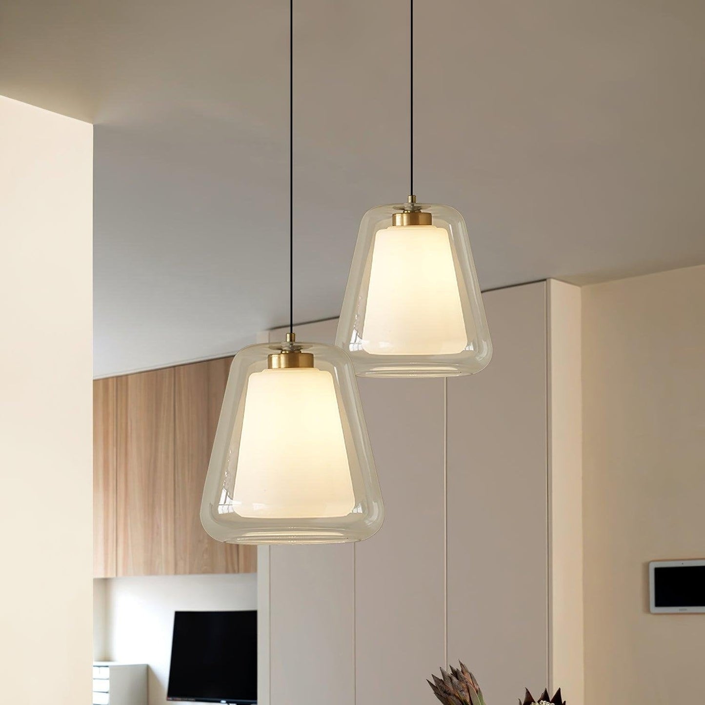 Suspension Lucinda en Verre - Lampe Moderne avec Base en Métal et Éclairage LED