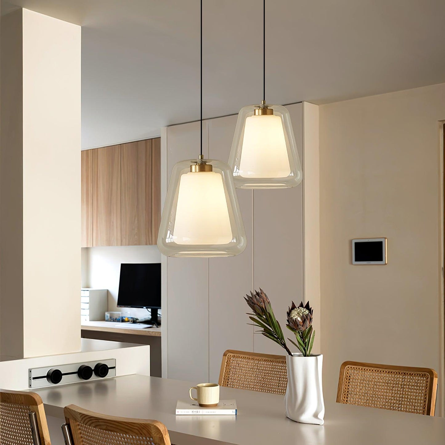 Suspension Lucinda en Verre - Lampe Moderne avec Base en Métal et Éclairage LED