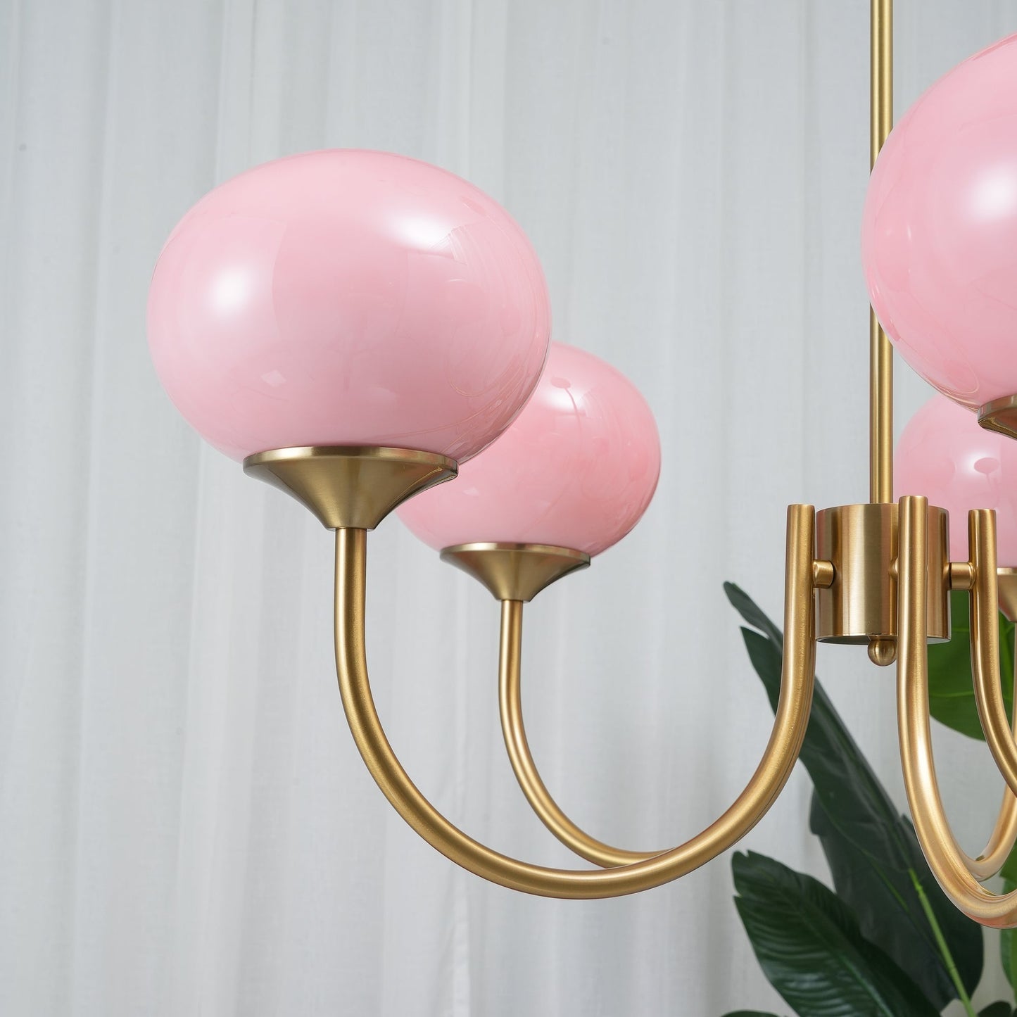 Plafonnier Moderne à 3 ou 5 Têtes - Fini Doré avec Abat-jours Roses en Verre