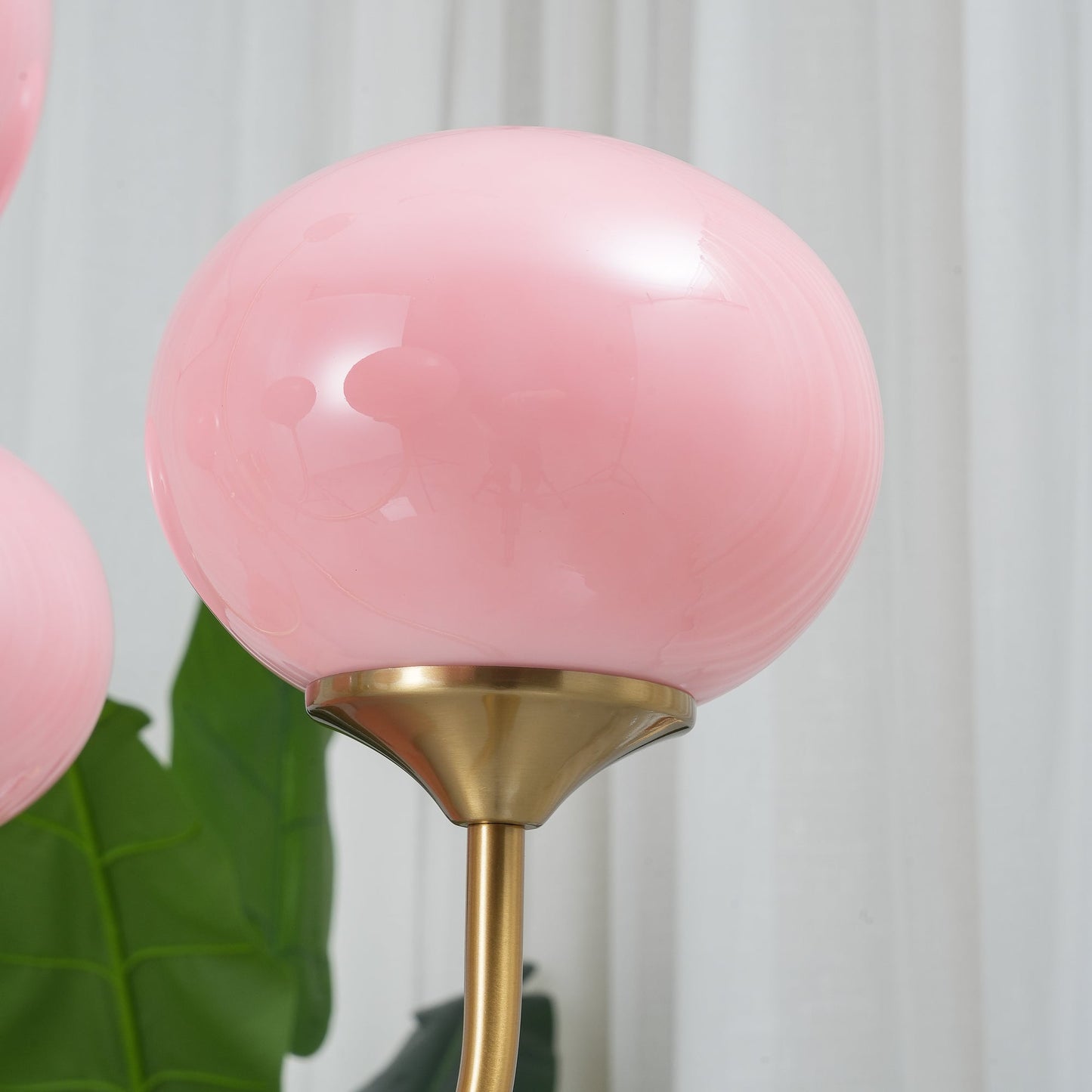 Plafonnier Moderne à 3 ou 5 Têtes - Fini Doré avec Abat-jours Roses en Verre