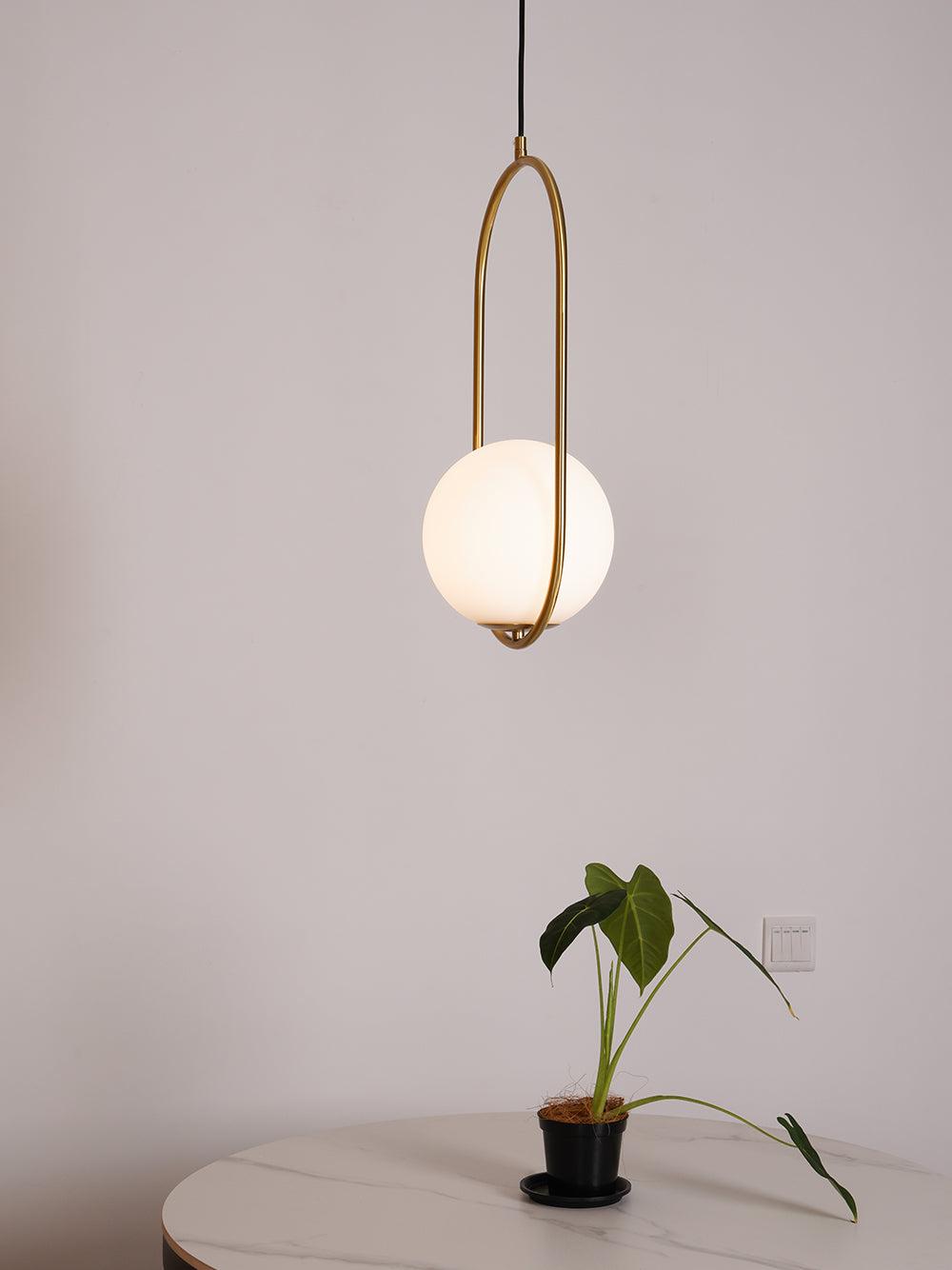 Suspension Mila en Métal et Verre – Lampe Moderne au Design Élégant