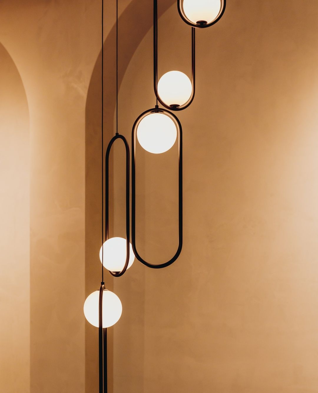 Suspension Mila en Métal et Verre – Lampe Moderne au Design Élégant