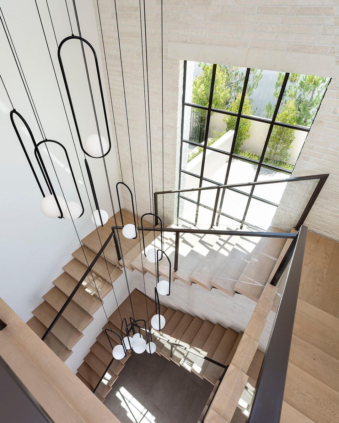 Suspension Mila en Métal et Verre – Lampe Moderne au Design Élégant