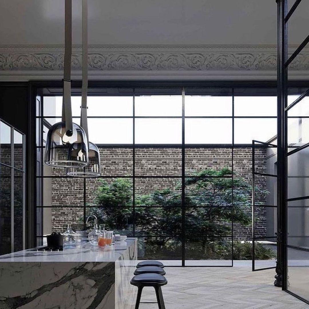 Suspension Mona Minimaliste en Métal et Verre - Éclairage LED Élégant pour Salon et Salle à Manger