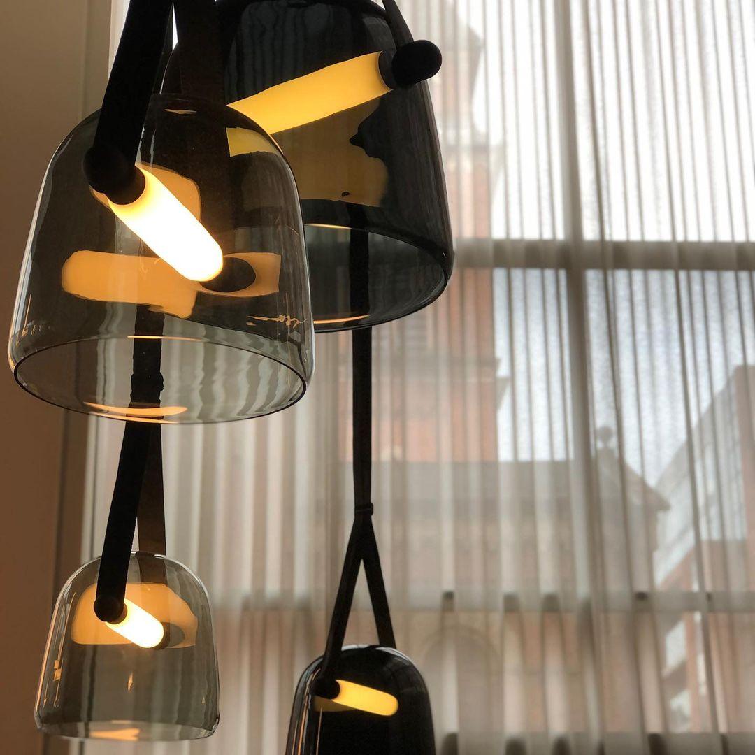 Suspension Mona Minimaliste en Métal et Verre - Éclairage LED Élégant pour Salon et Salle à Manger