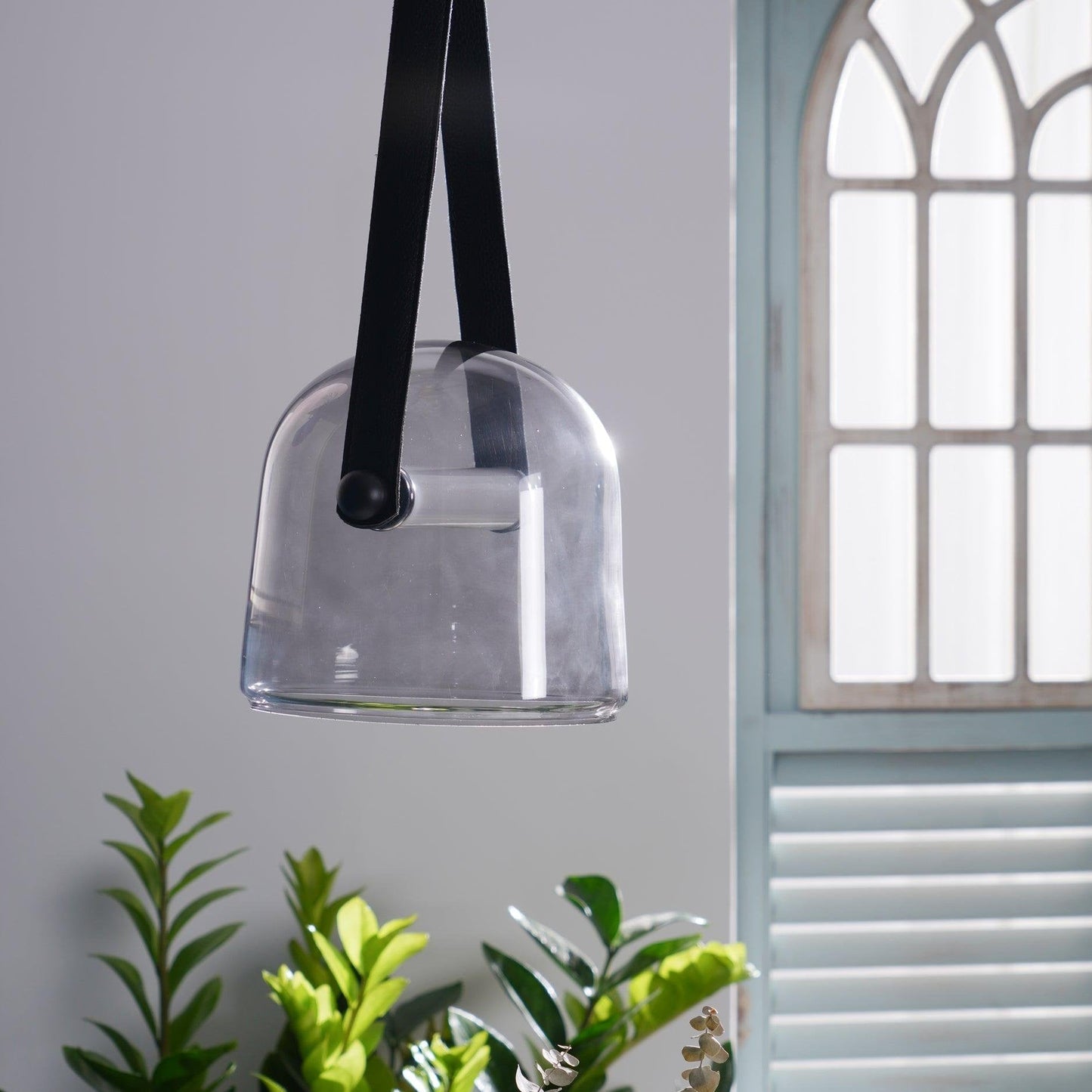 Suspension Mona Minimaliste en Métal et Verre - Éclairage LED Élégant pour Salon et Salle à Manger