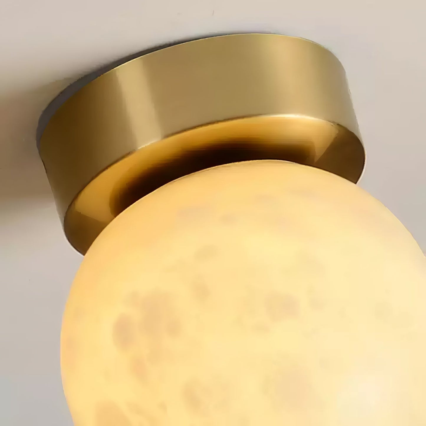Plafonnier Moon Glow en Albâtre et Laiton - Éclairage LED Doux et Élégant pour Salon et Chambre