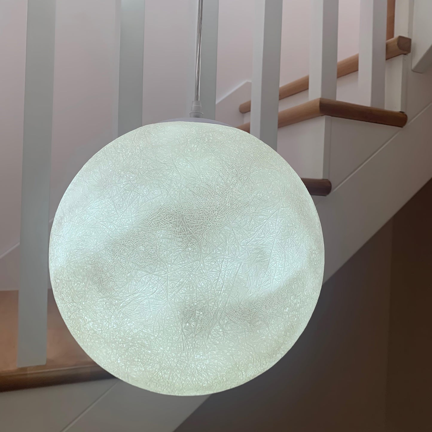 Suspension Moon LED – Éclairage Moderne et Apaisant, Design Élégant