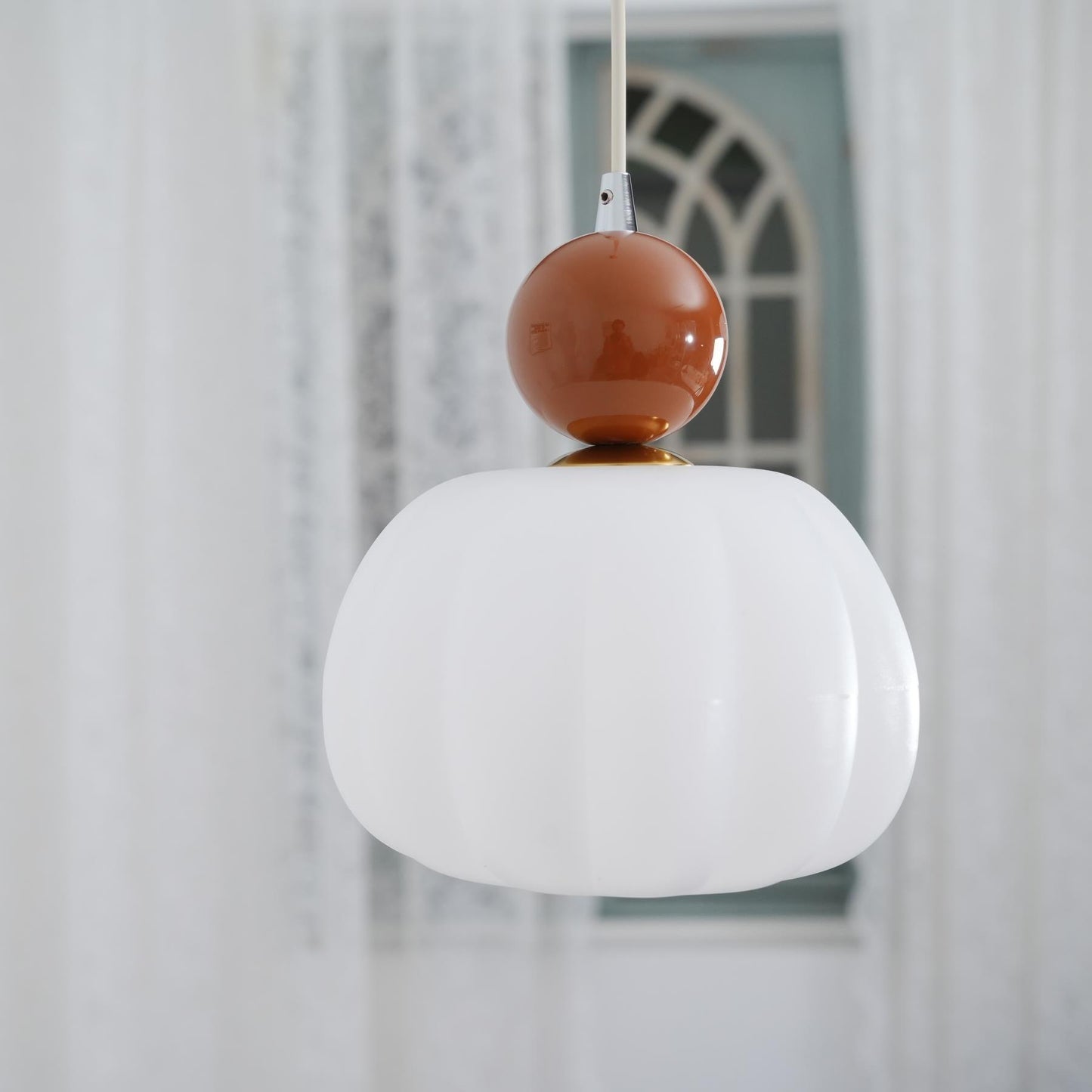 Suspension Yedra – Lampe Design Ronde en Métal et Acrylique, Éclairage Élégant pour Chambre ou Salle à Manger
