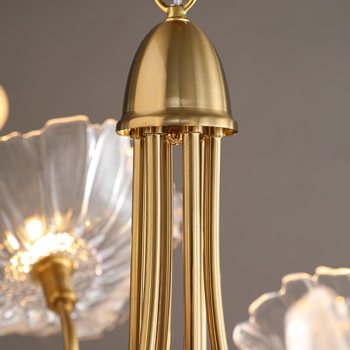 Chandelier en Verre Murano - Design Artistique et Éclairage Doux
