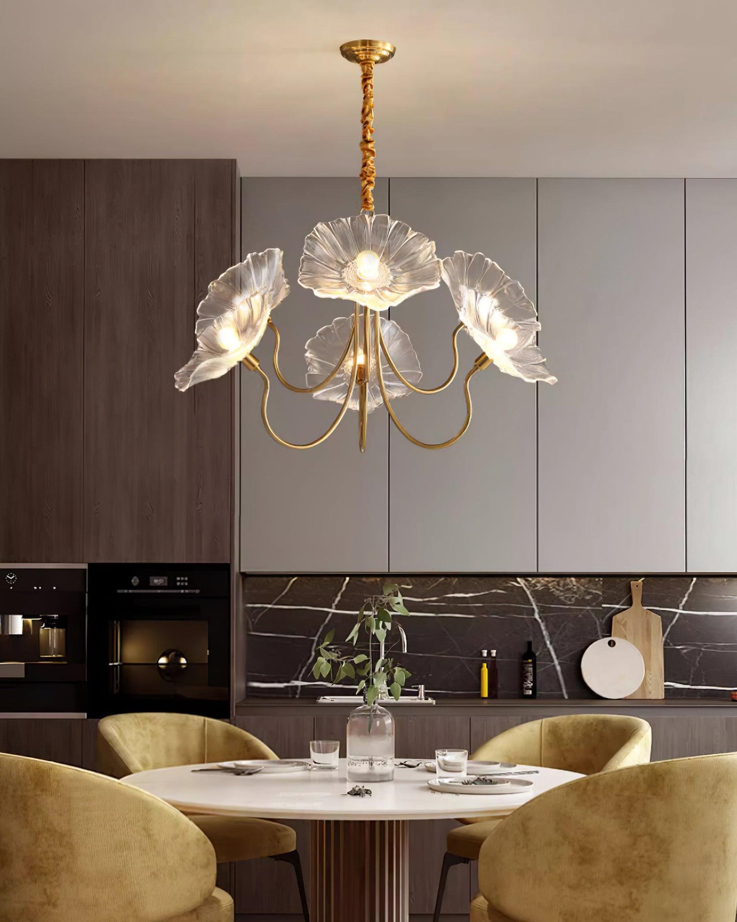 Chandelier en Verre Murano - Design Artistique et Éclairage Doux