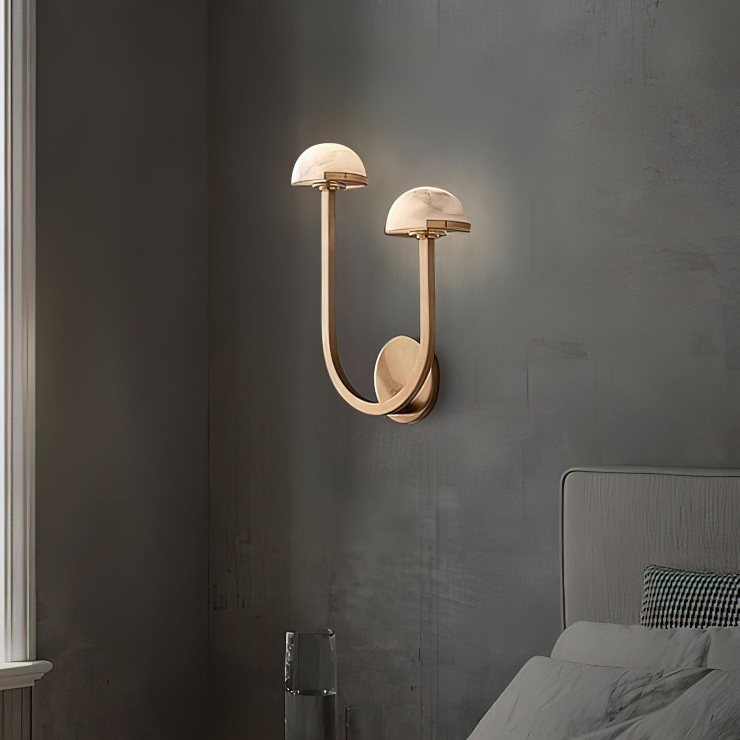 Applique Pilz Alabaster – Lampe Murale Organique en Alabastre et Laiton