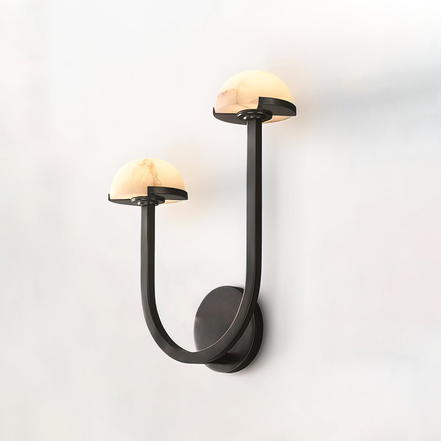 Applique Pilz Alabaster – Lampe Murale Organique en Alabastre et Laiton