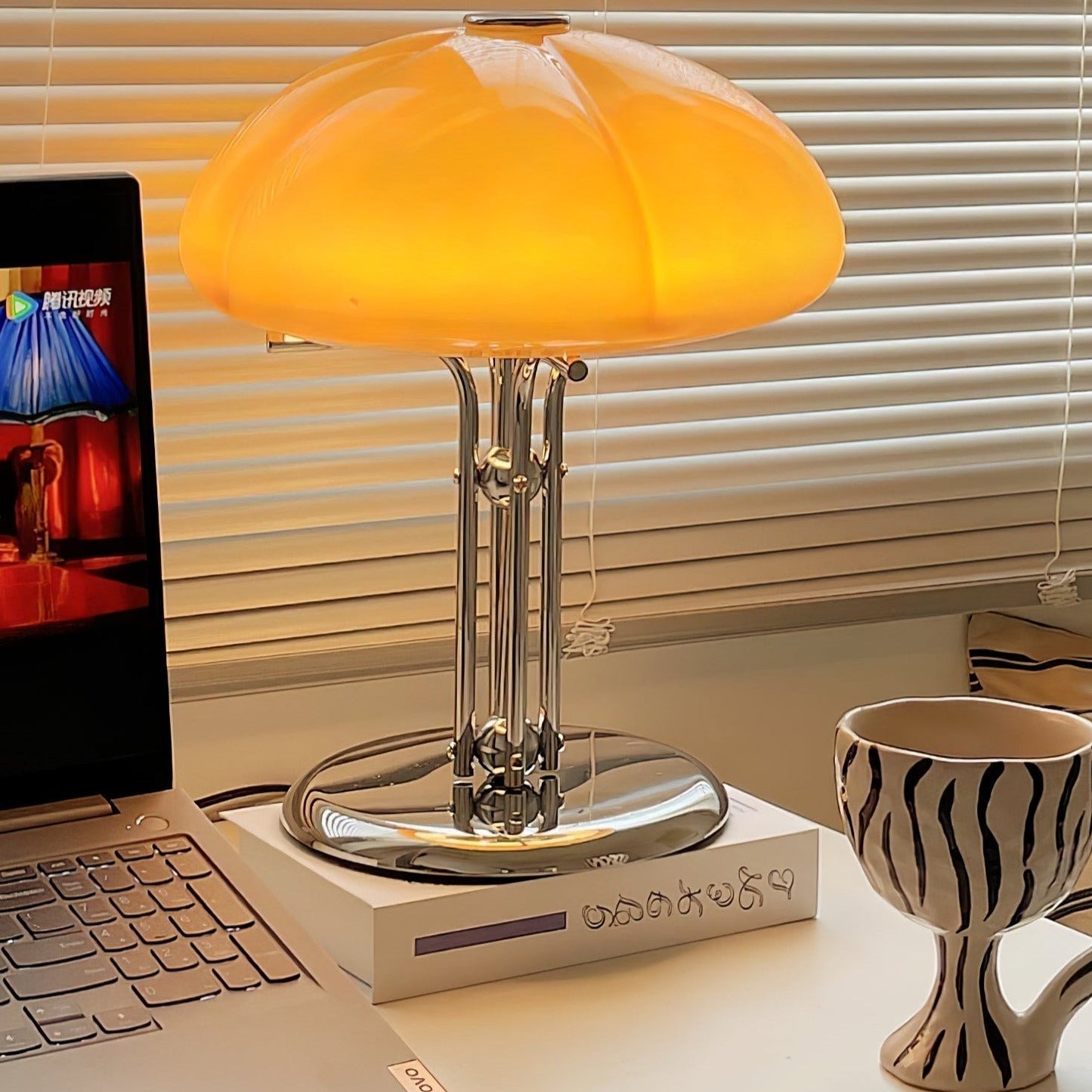 Lampe de Table Pilz Bauhaus – Design Moderne avec Abat-jour en Verre Amber