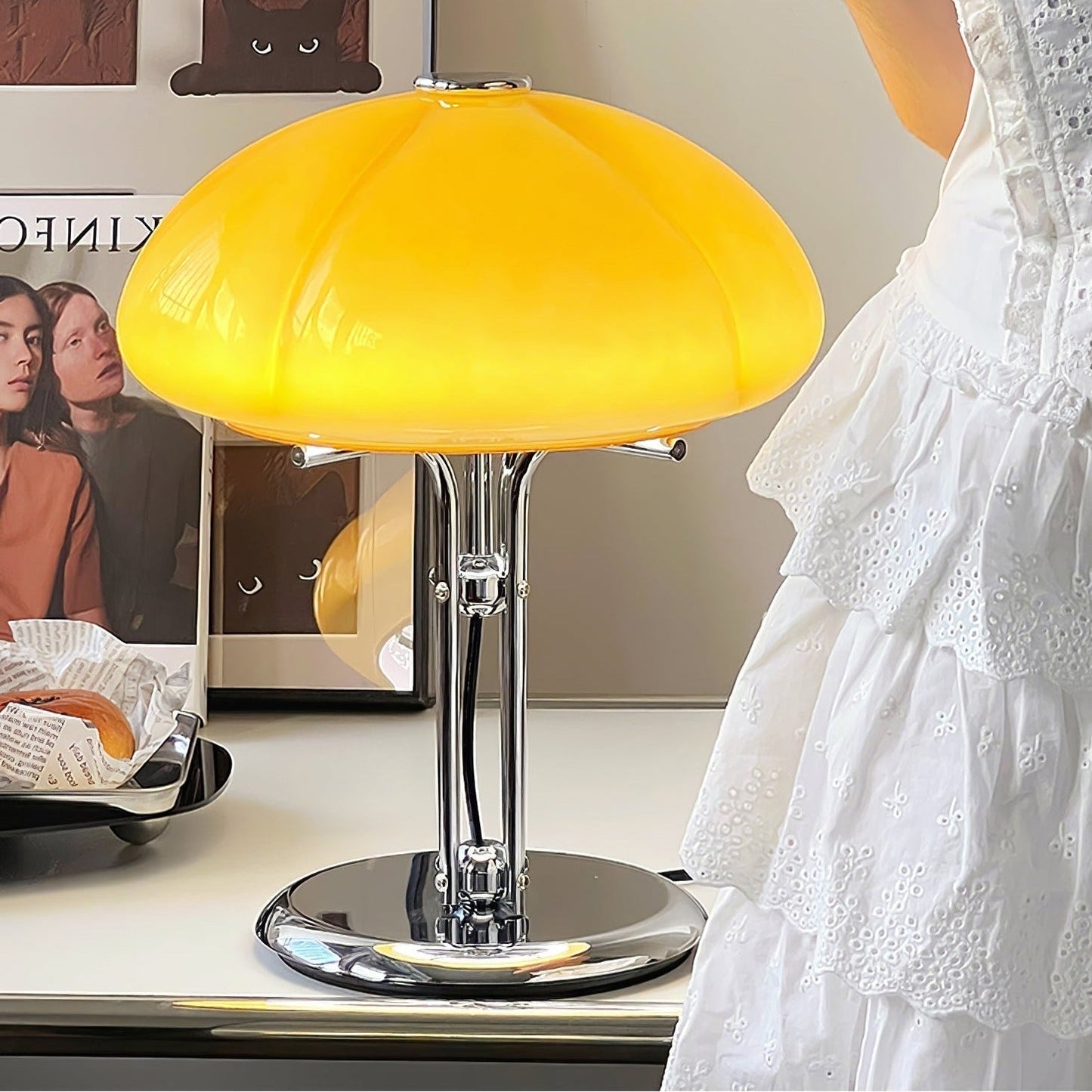 Lampe de Table Pilz Bauhaus – Design Moderne avec Abat-jour en Verre Amber