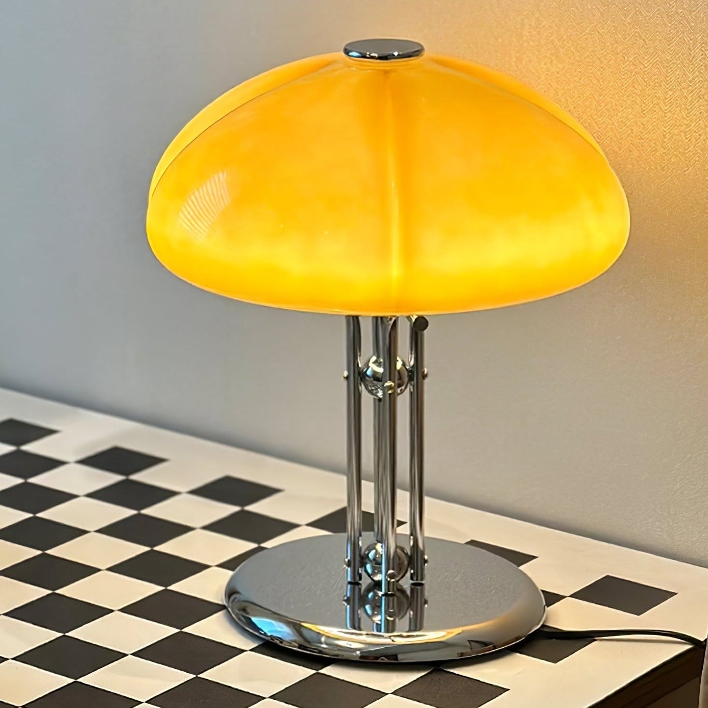 Lampe de Table Pilz Bauhaus – Design Moderne avec Abat-jour en Verre Amber